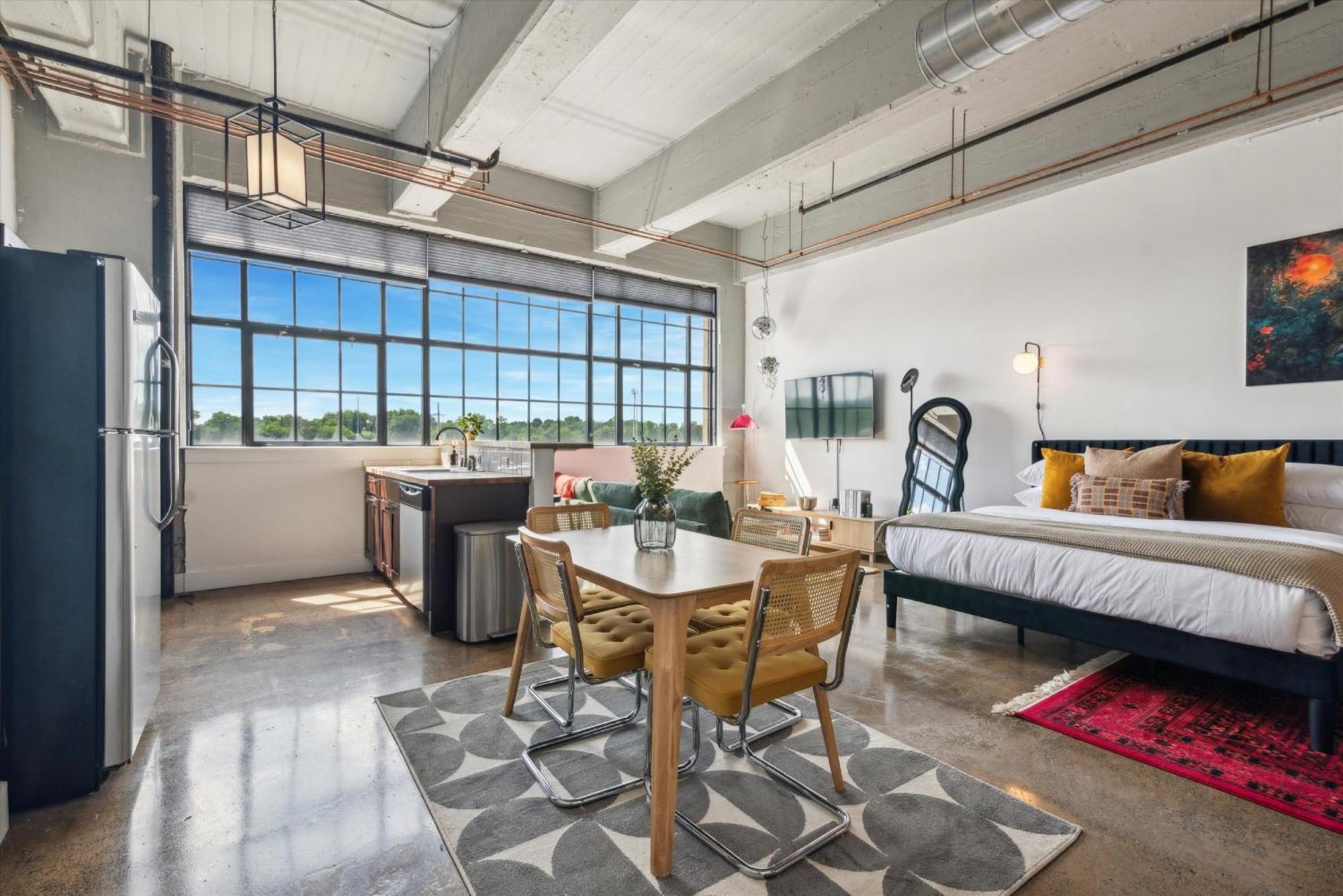Large Studios, 1Br, Free Parking, Gym, Game Room Apartment