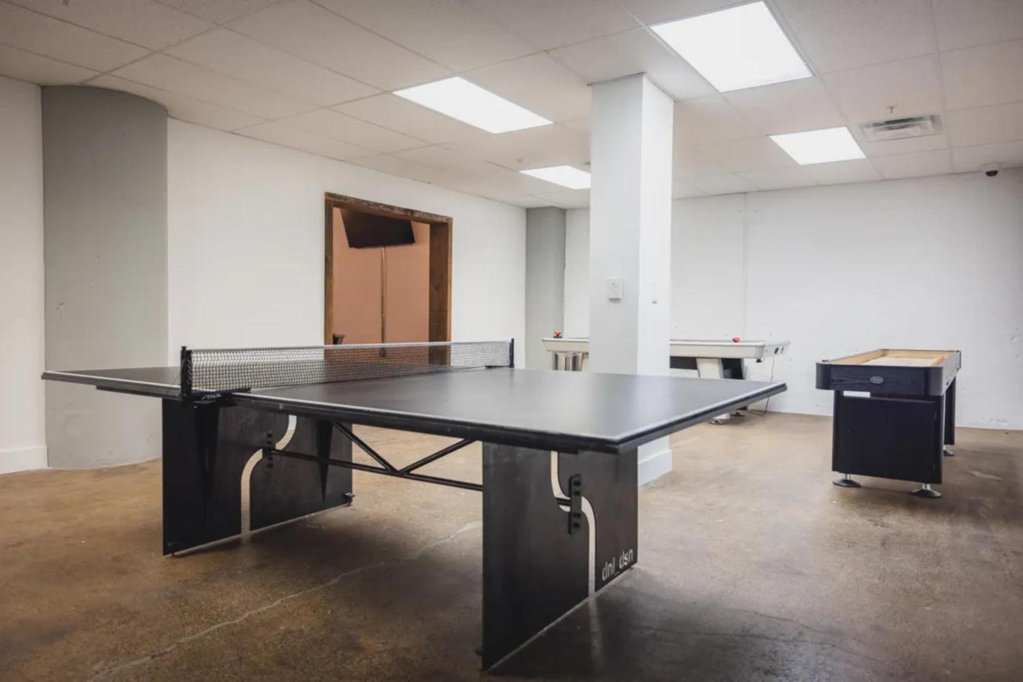 Large Studios, 1br, Free Parking, Gym, Game Apartment *