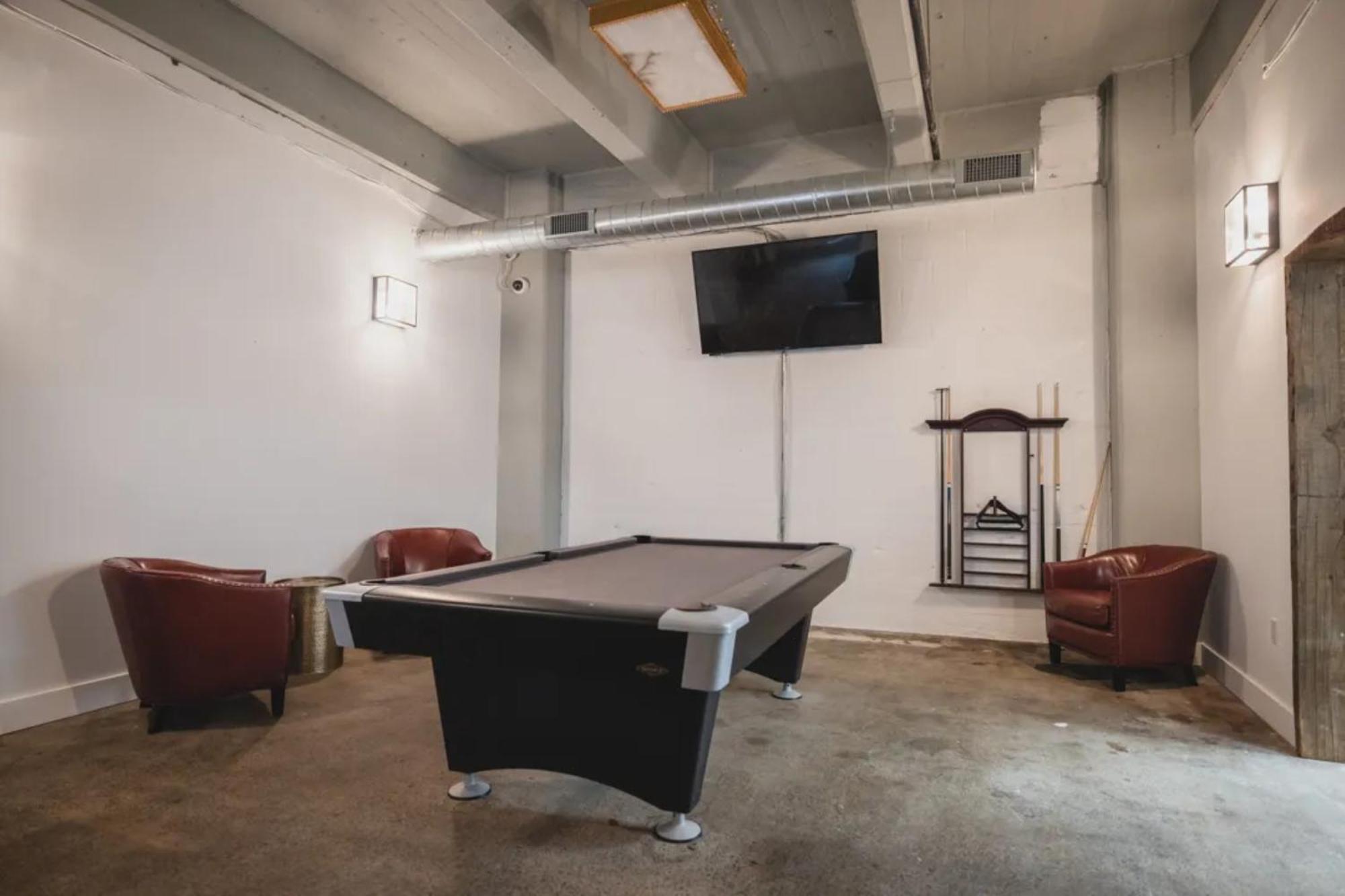 Large Studios, 1Br, Free Parking, Gym, Game Room Philadelphia