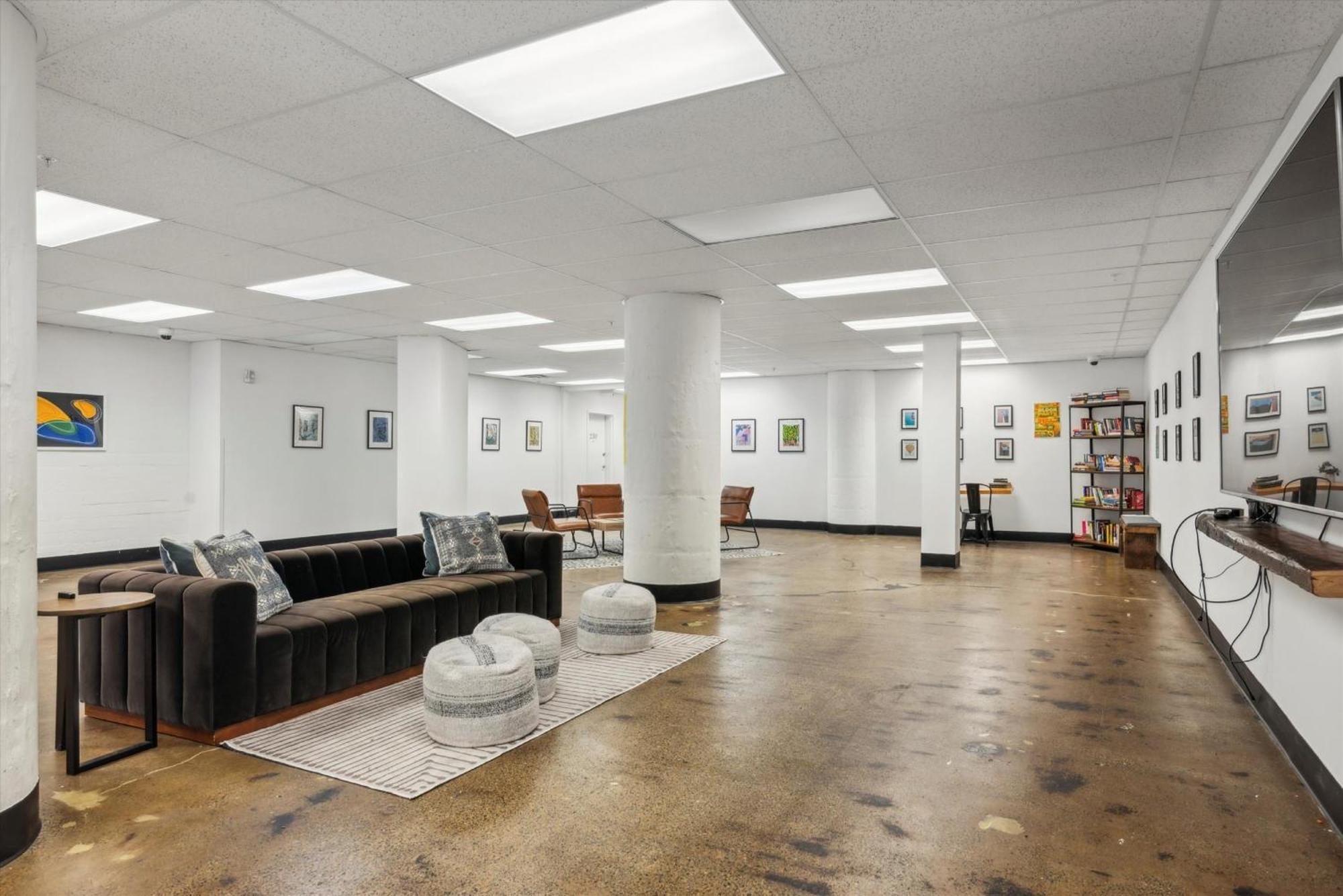 Apartment Large Studios, 1Br, Free Parking, Gym, Game Room *