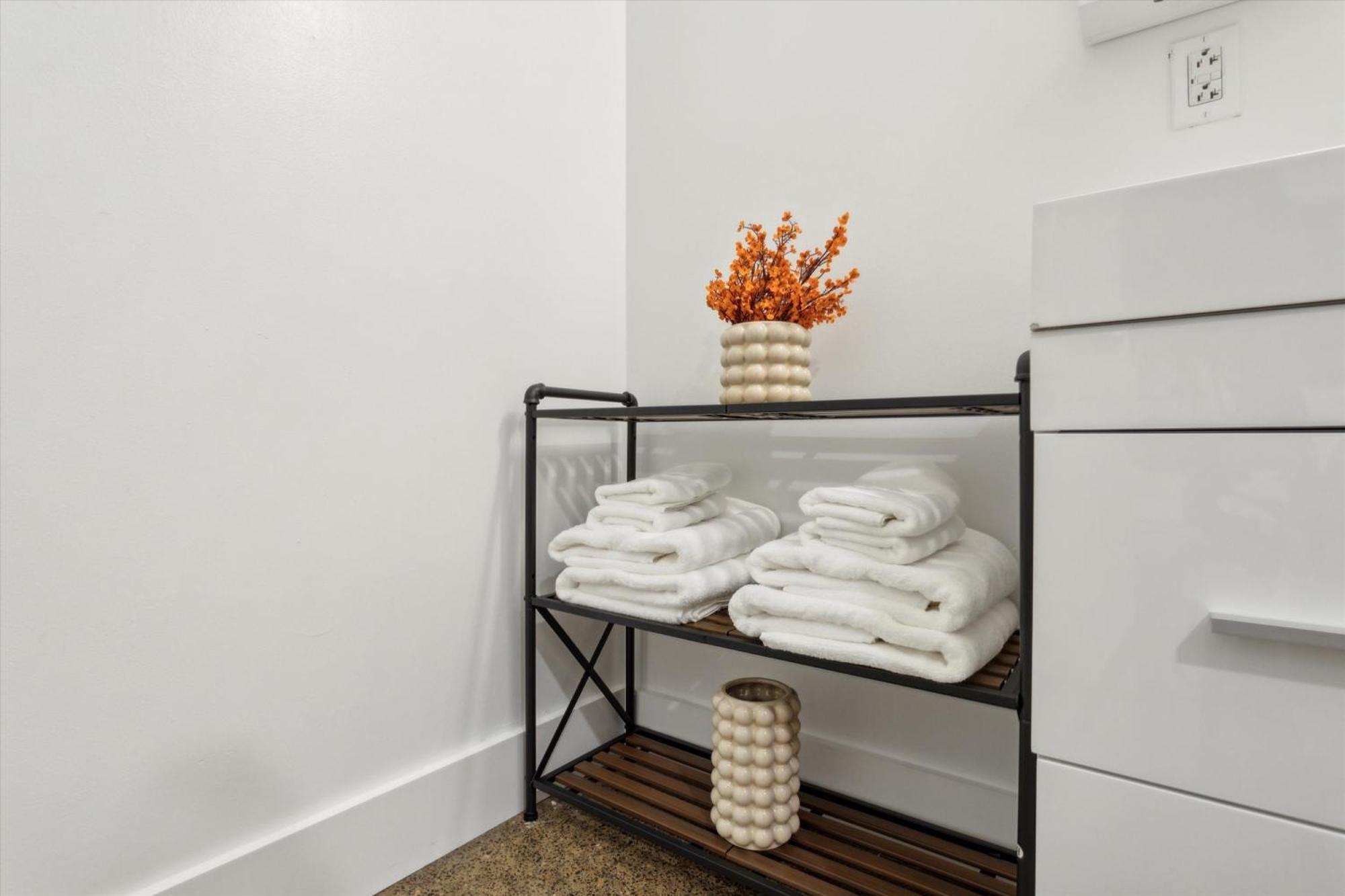 Apartment Large Studios, 1Br, Free Parking, Gym, Game Room