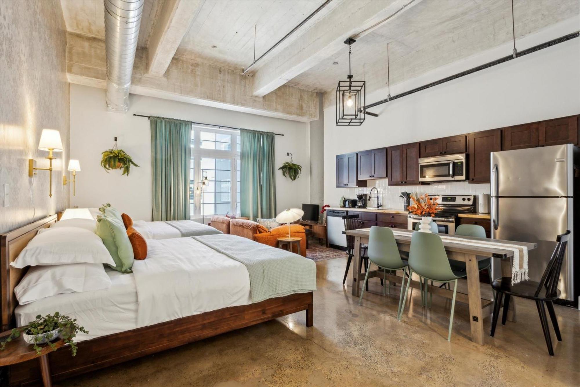 Large Studios, 1Br, Free Parking, Gym, Game Room *