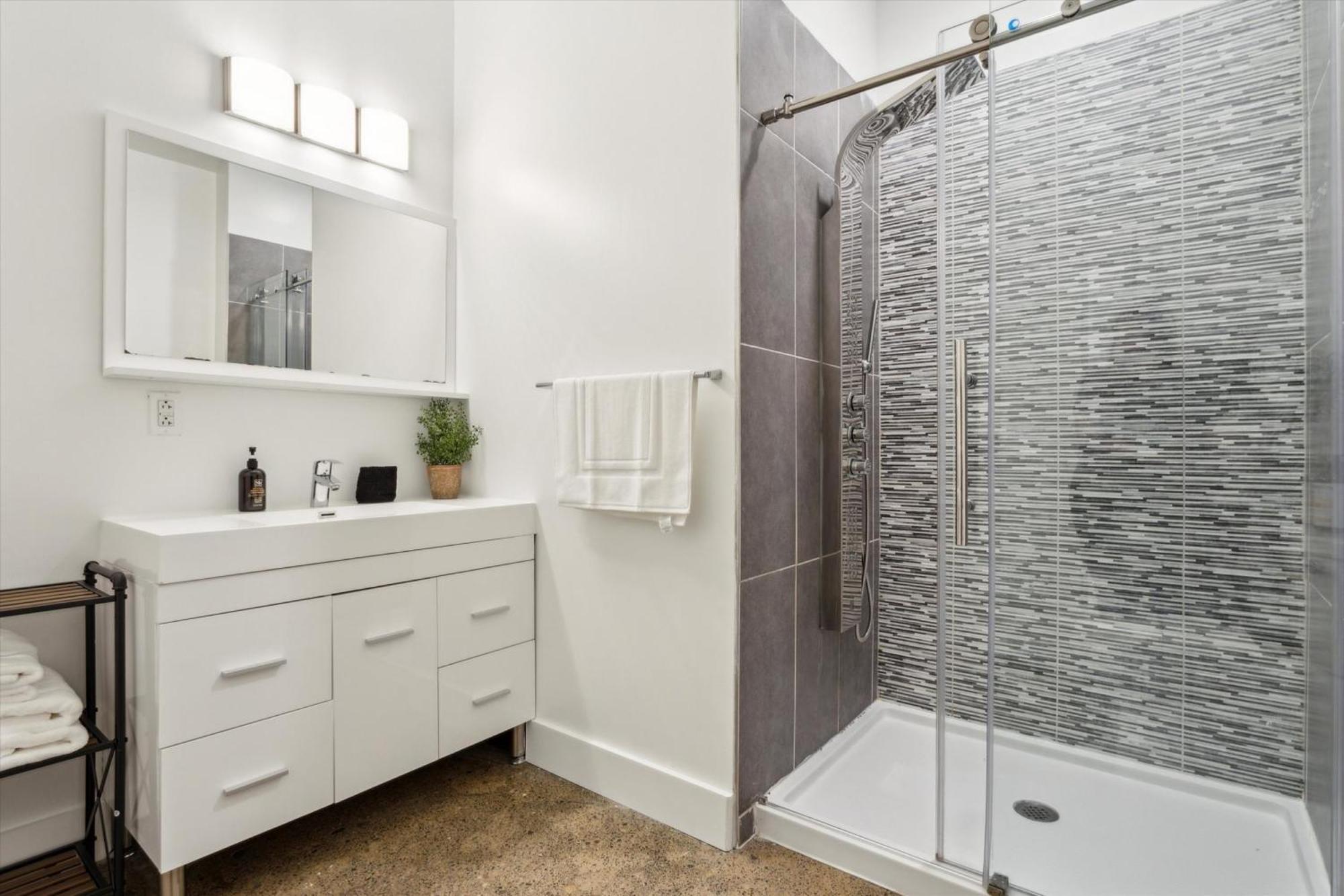 Large Studios, 1Br, Free Parking, Gym, Game Room Philadelphia