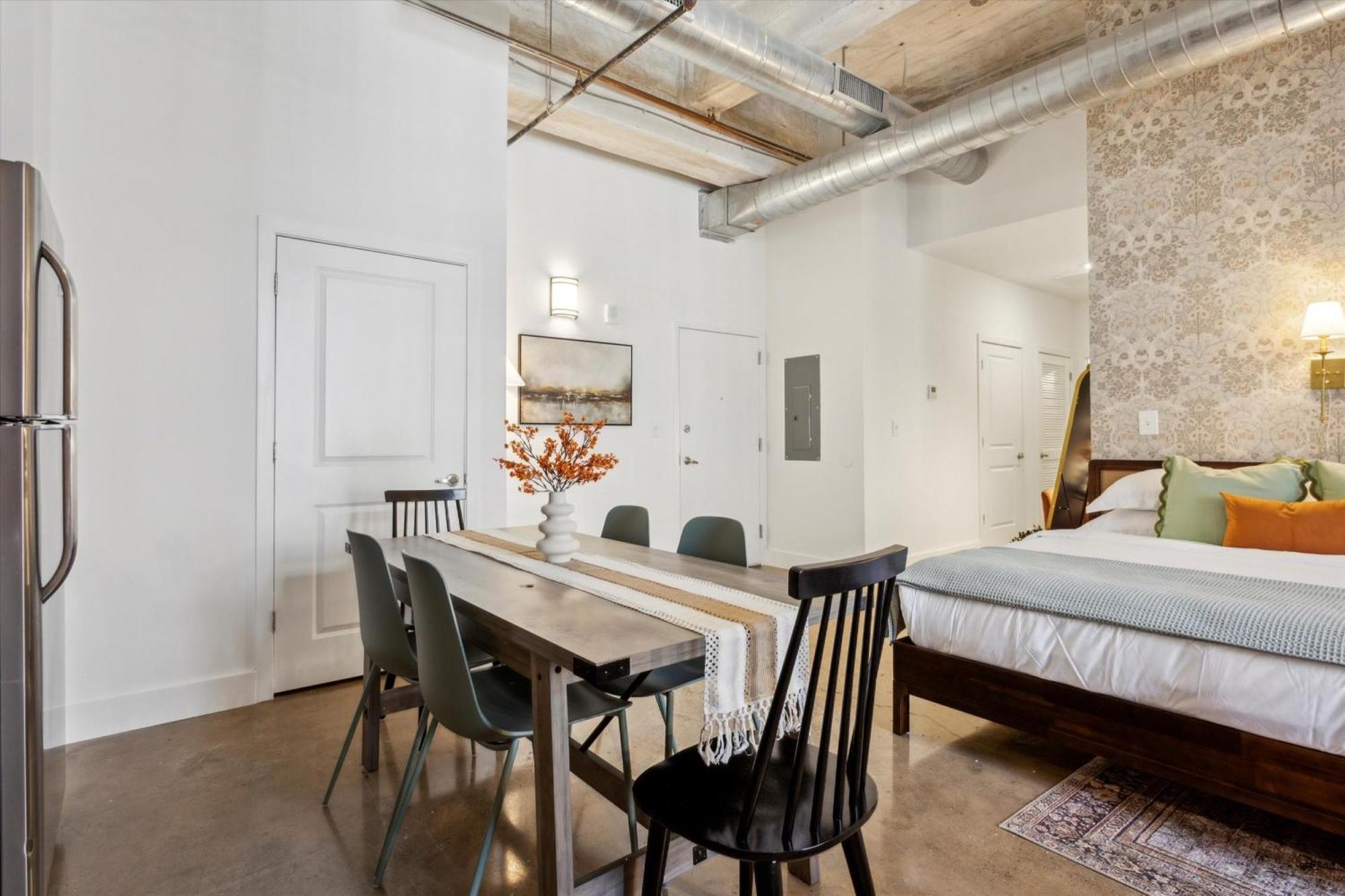 Large Studios, 1Br, Free Parking, Gym, Game Room Apartment *
