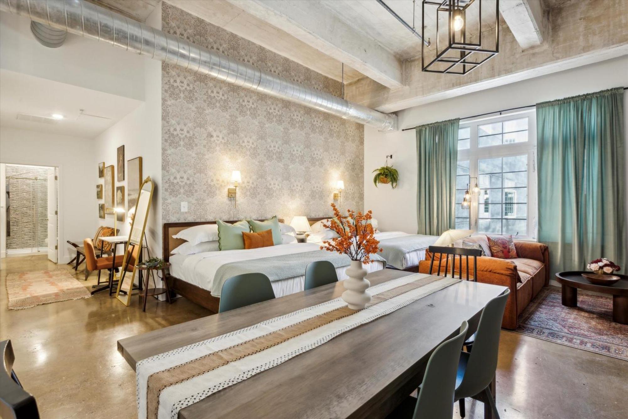 Large Studios, 1br, Free Parking, Gym, Game Philadelphia