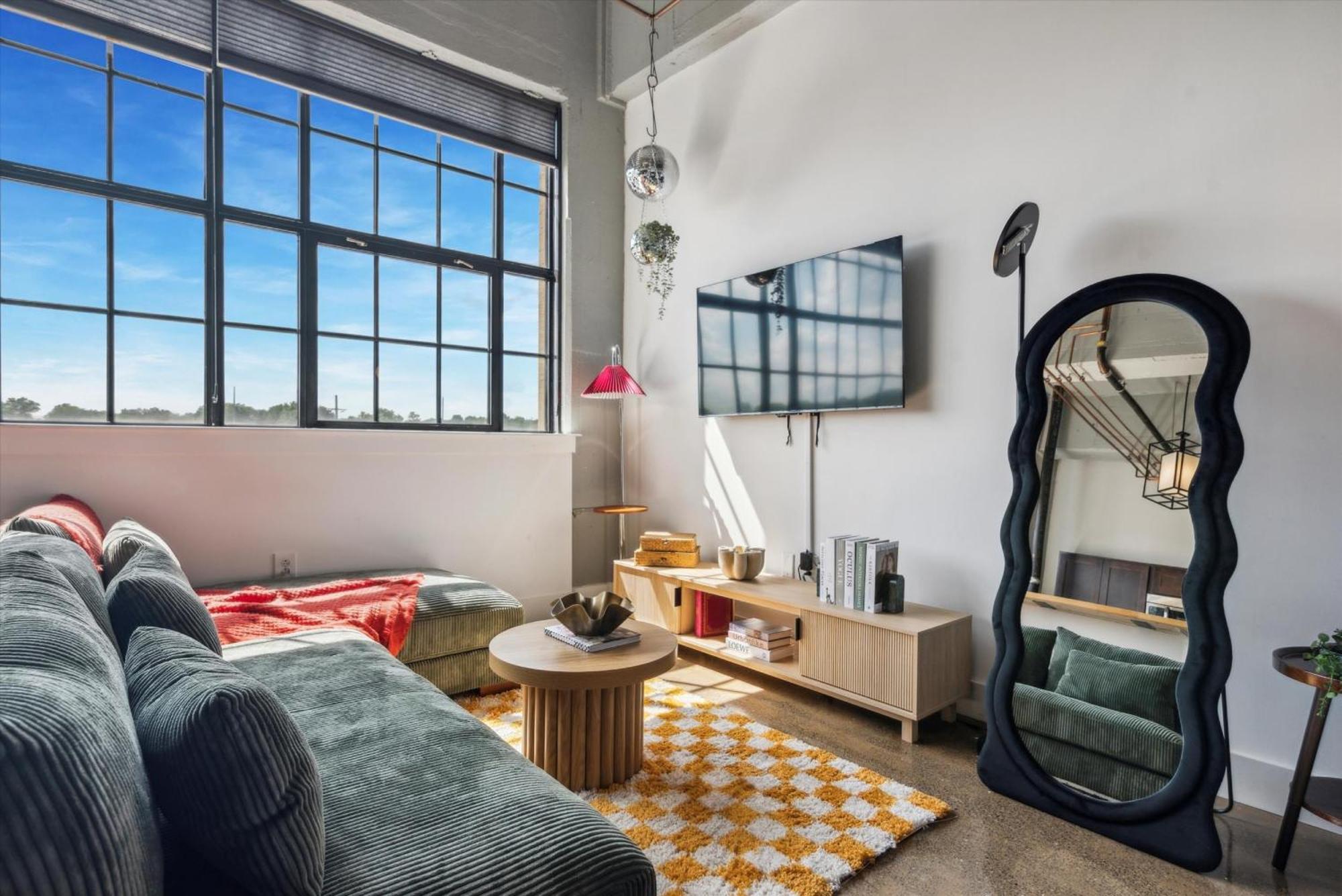 Large Studios, 1Br, Free Parking, Gym, Game Room
