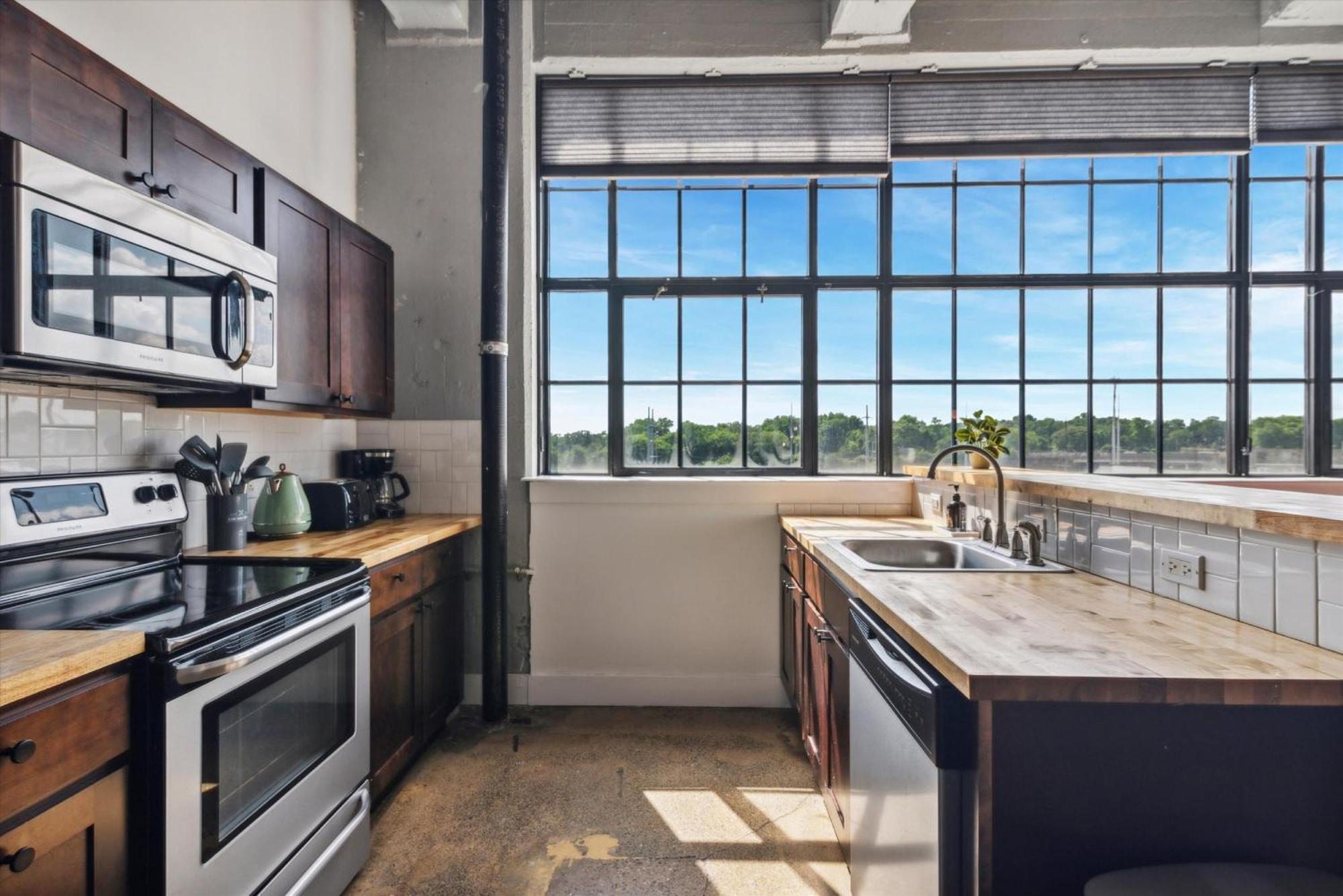 Apartment Large Studios, 1Br, Free Parking, Gym, Game Room