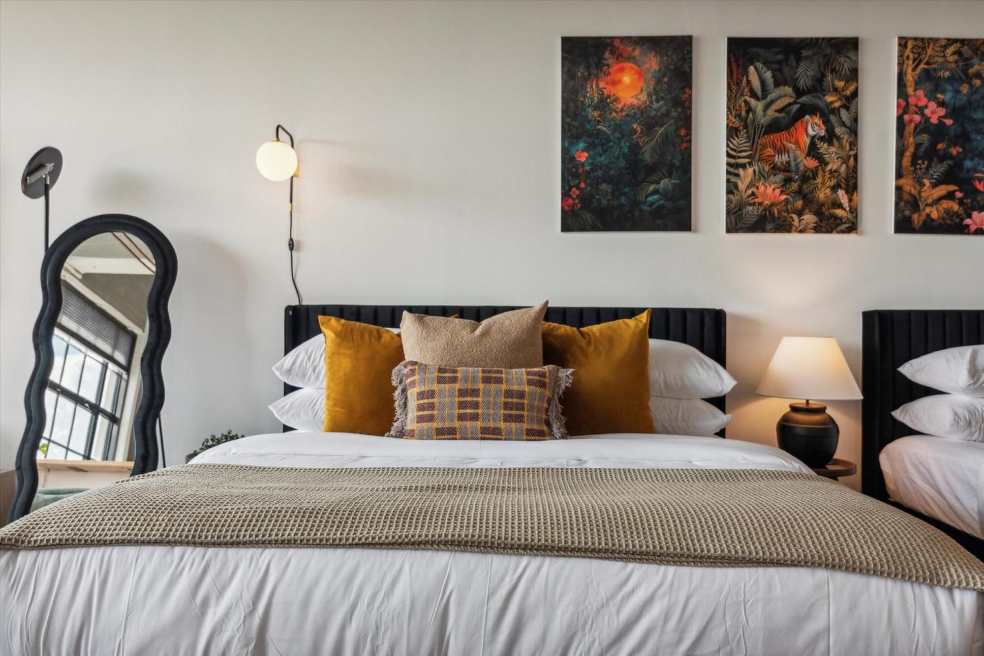 Large Studios, 1Br, Free Parking, Gym, Game Room * Philadelphia