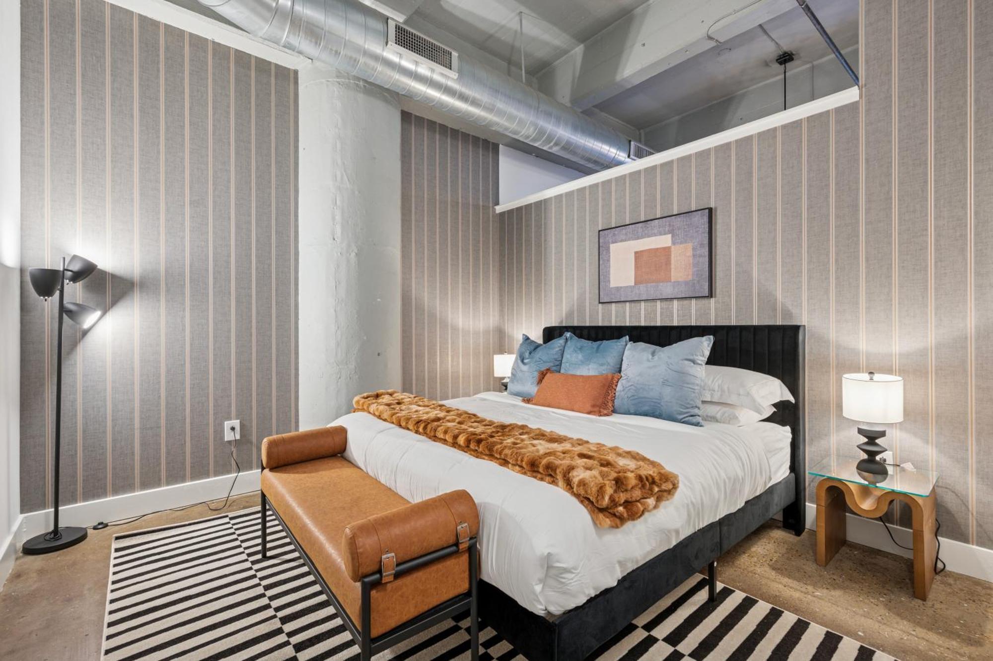 Apartment Large Studios, 1Br, Free Parking, Gym, Game Room *