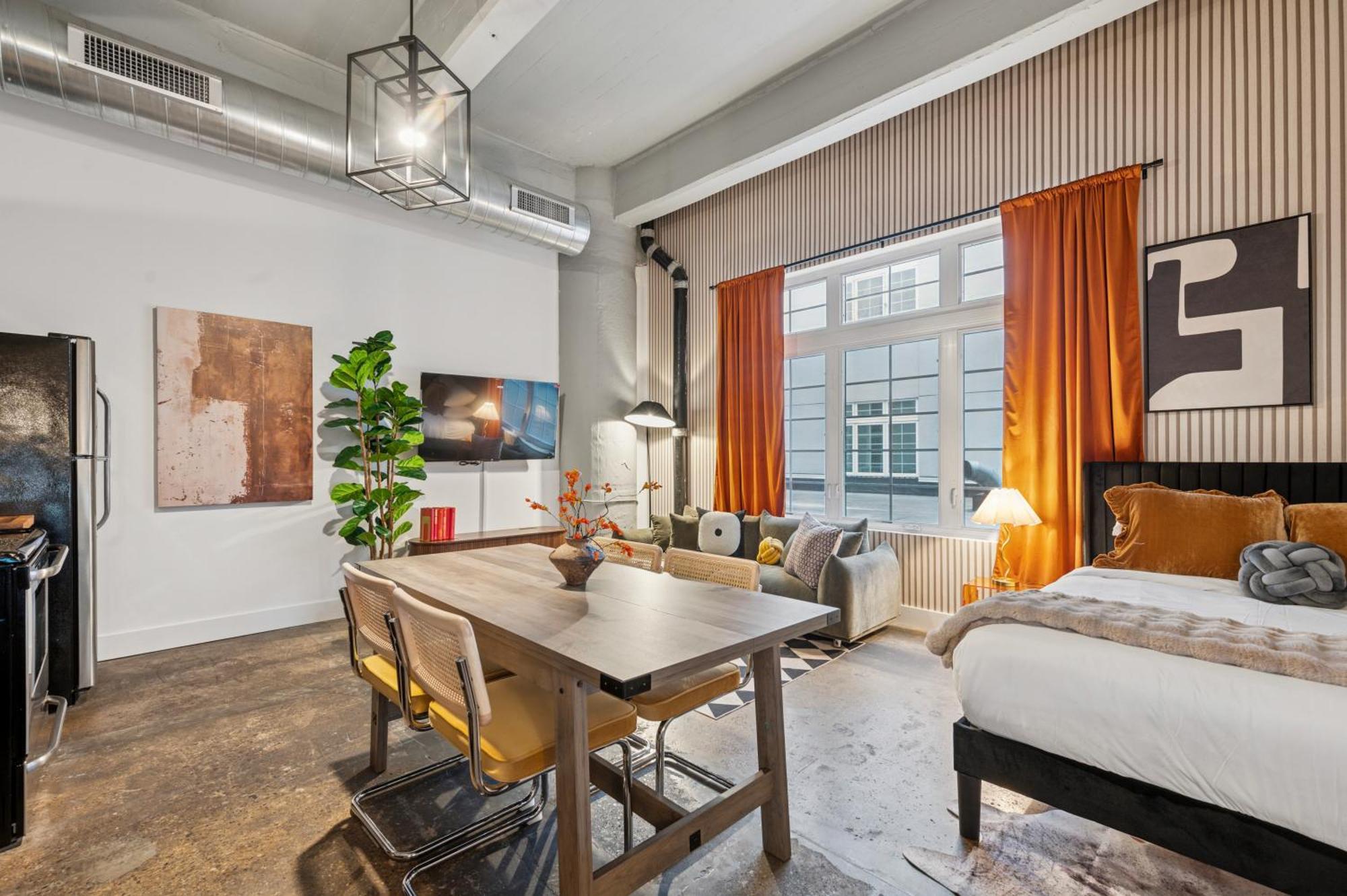 Large Studios, 1br, Free Parking, Gym, Game Philadelphia