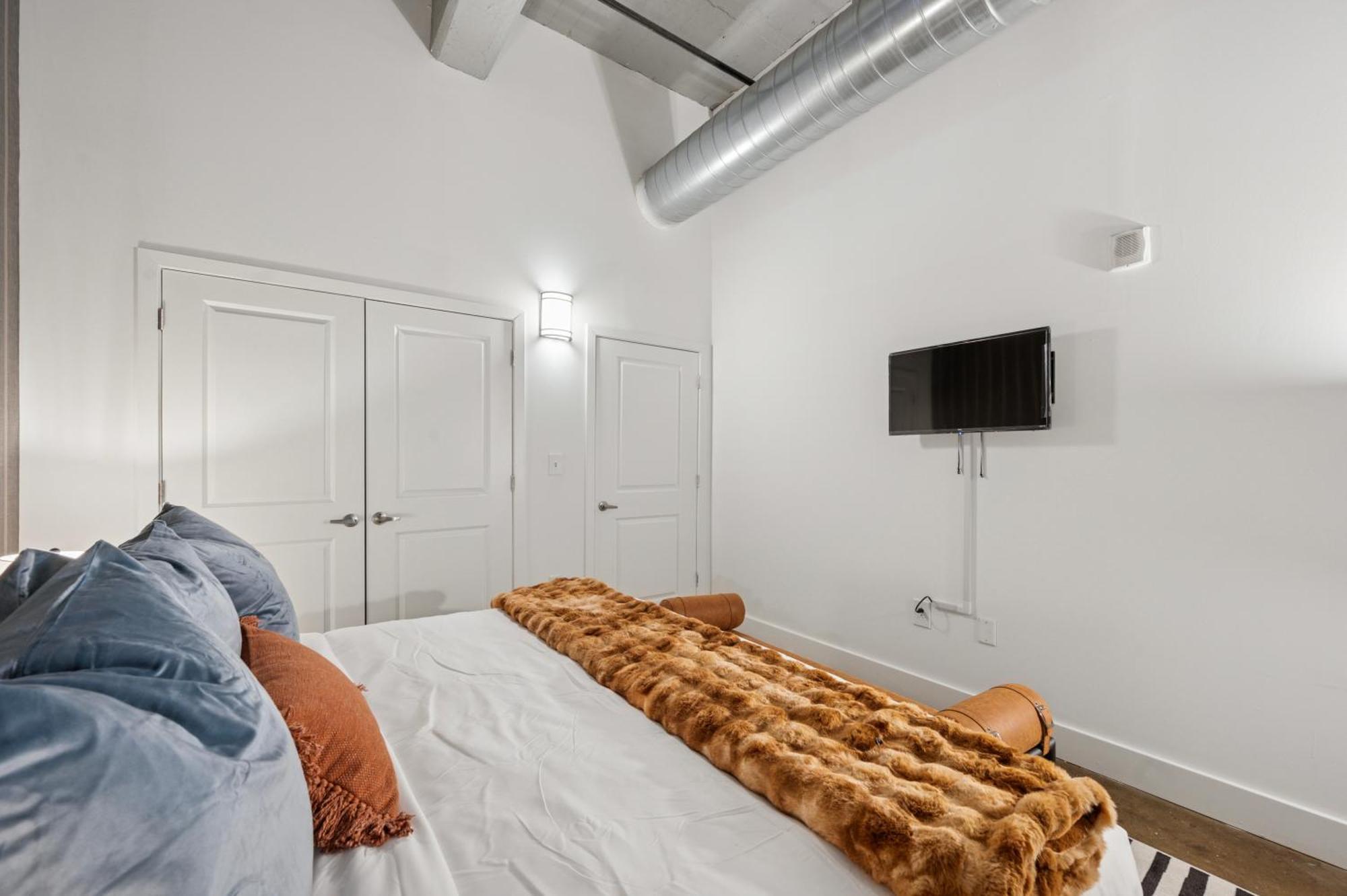 Large Studios, 1Br, Free Parking, Gym, Game Room