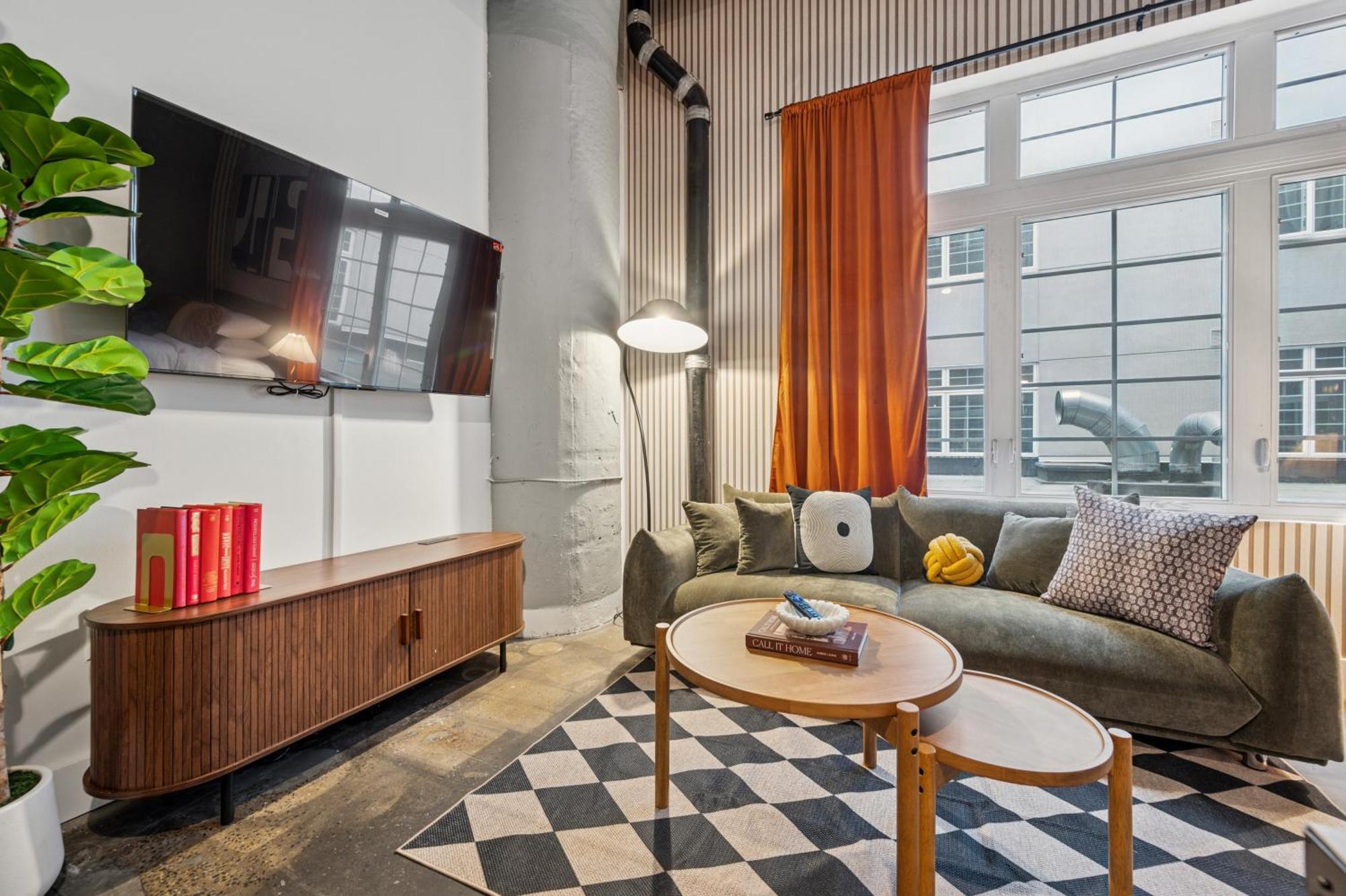 Apartment Large Studios, 1Br, Free Parking, Gym, Game Room *