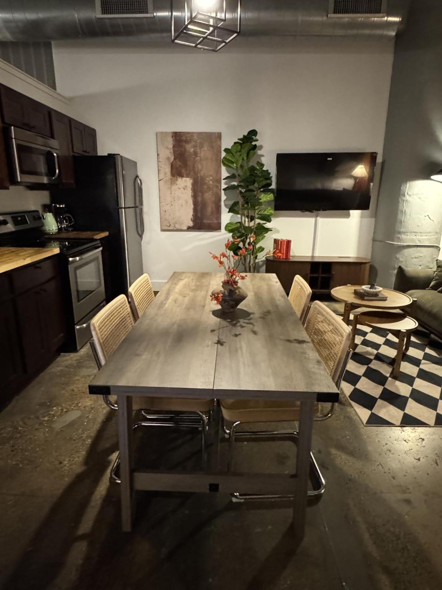 Large Studios, 1Br, Free Parking, Gym, Game Room Apartment